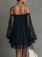 Nádia - Vestido mini com ombros à mostra e renda