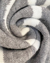 Ohlapna dolga jopica z napisom