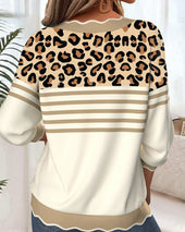 Pulover z V-izrezom in kontrastnim leopardjim vzorcem