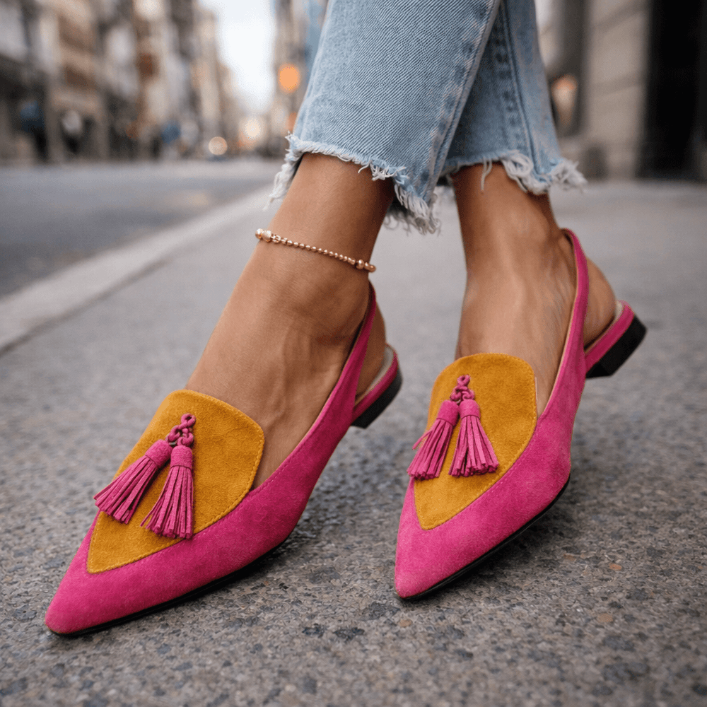 Lorena | Mules Planas Bicolores em Suédine & Pompons