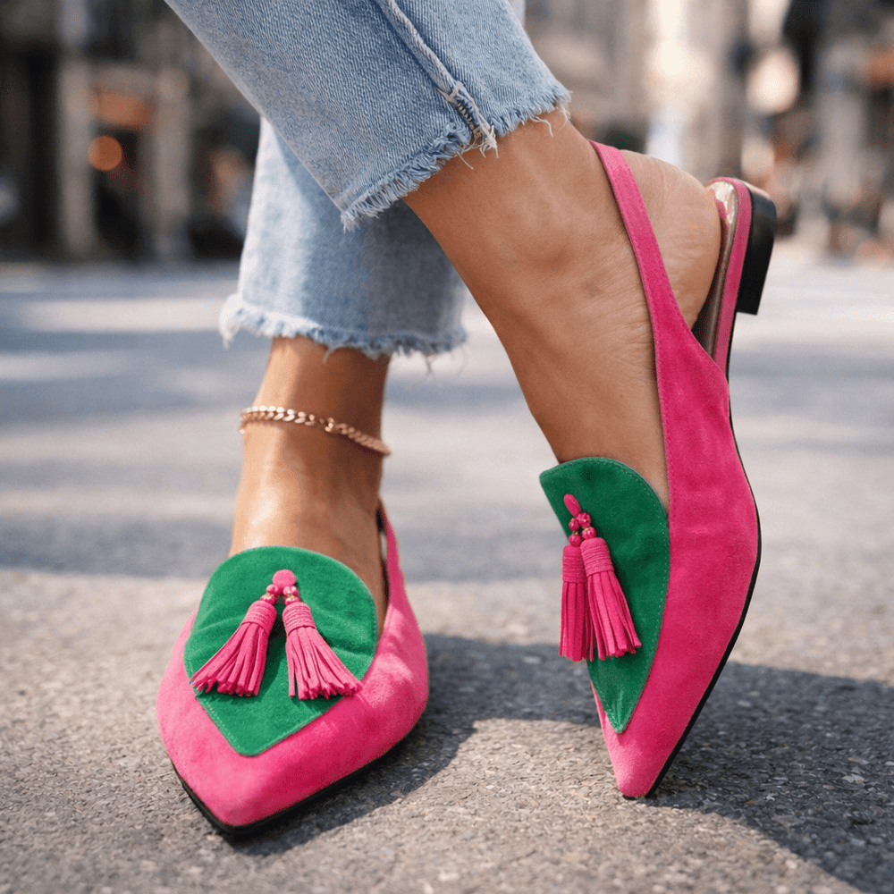 Lorena | Mules Planas Bicolores em Suédine & Pompons