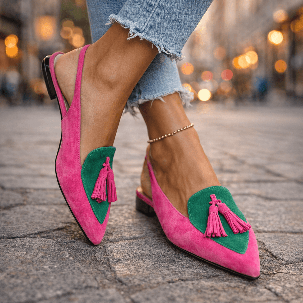 Lorena | Mules Planas Bicolores em Suédine & Pompons