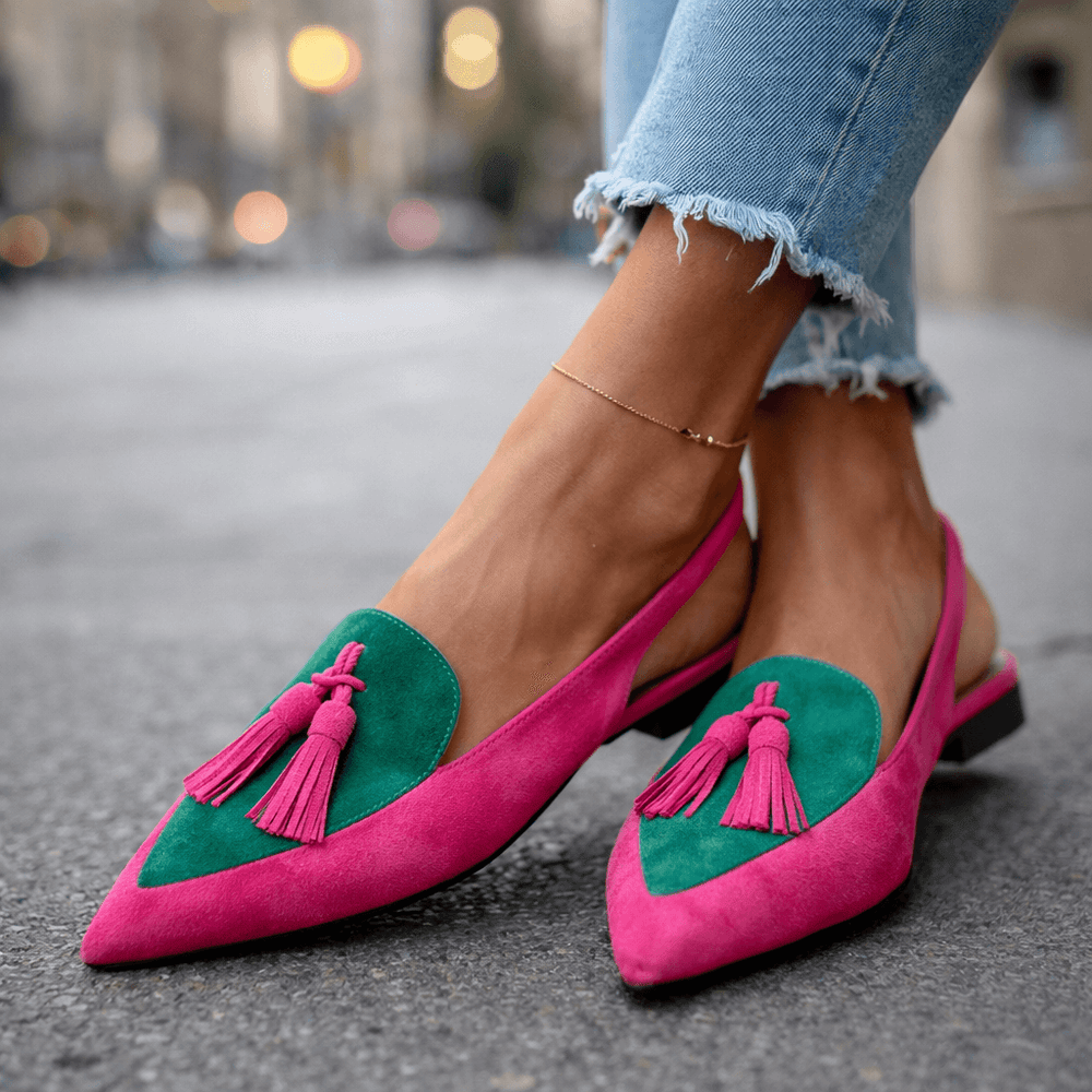 Lorena | Mules Planas Bicolores em Suédine & Pompons