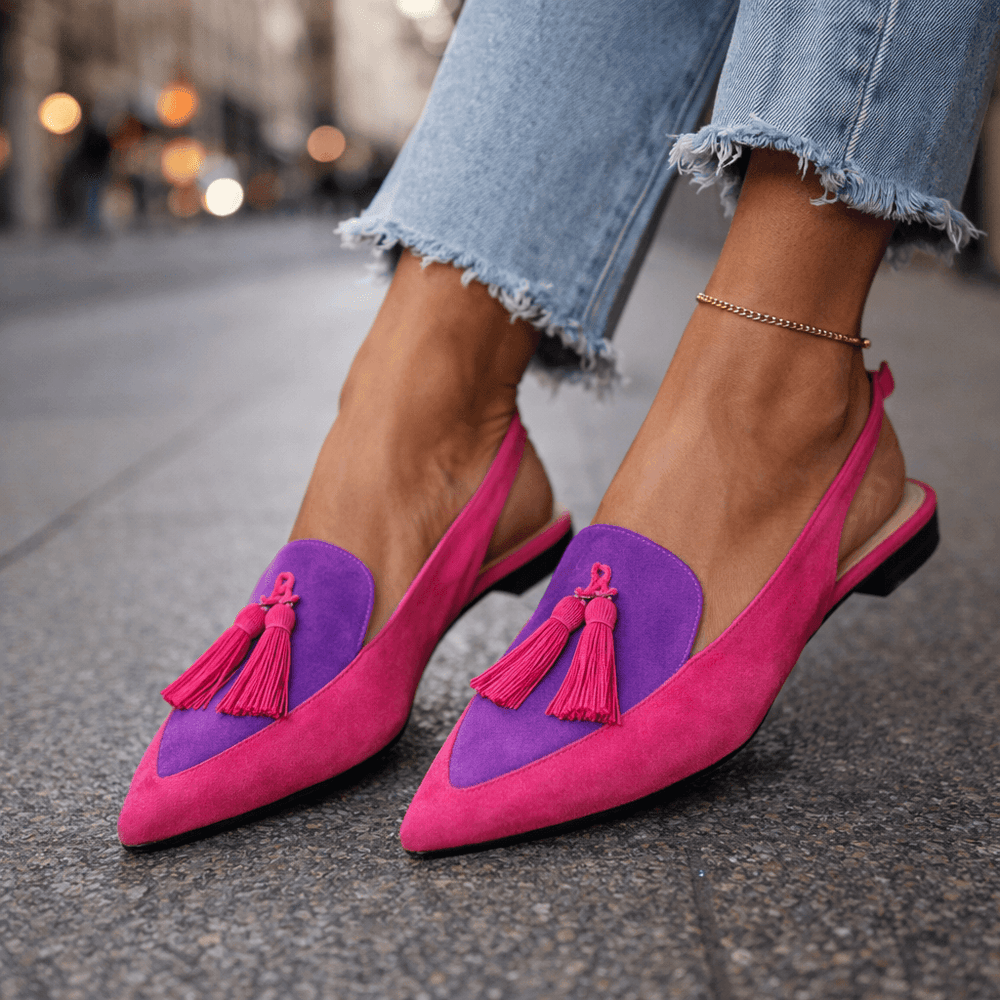 Lorena | Mules Planas Bicolores em Suédine & Pompons