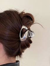 Štipec do vlasov so strieborným efektom