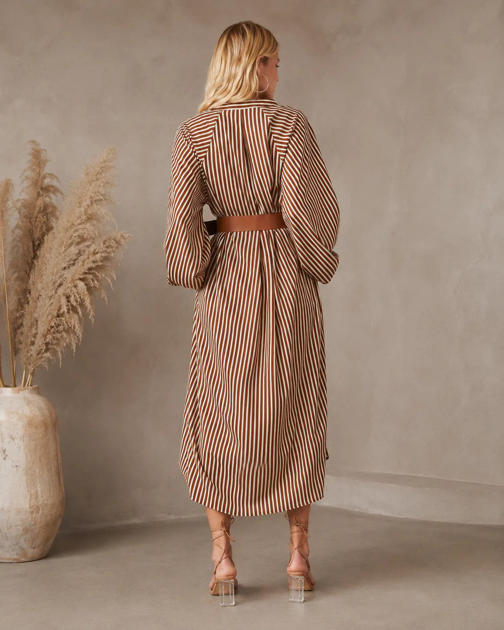 Simone | Vestido Camiseiro Midi às Riscas com Cinto