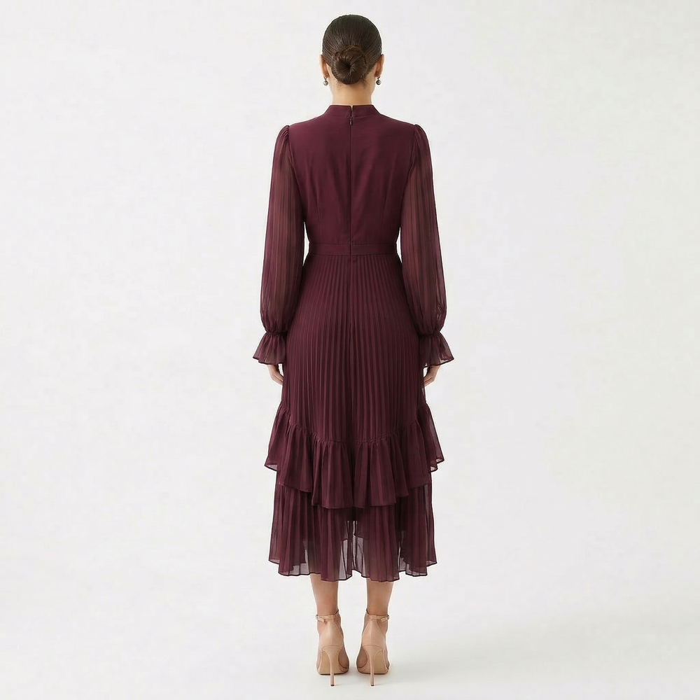 Mariana - Vestido Plissado com Mangas Fluídas e Folhos Assimétricos