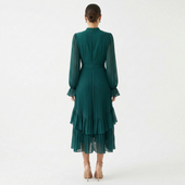 Mariana - Vestido Plissado com Mangas Fluídas e Folhos Assimétricos