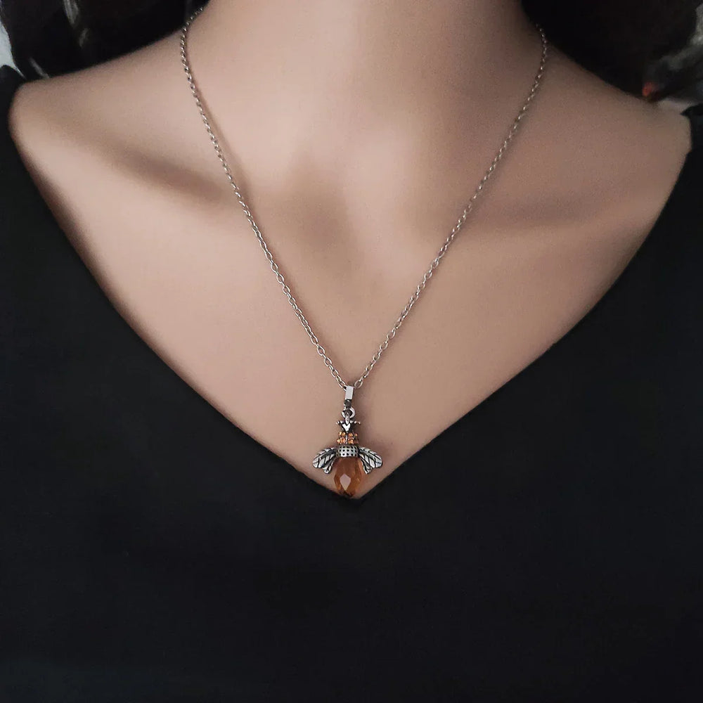 Gisela | Conjunto Colar e Brincos Abelha