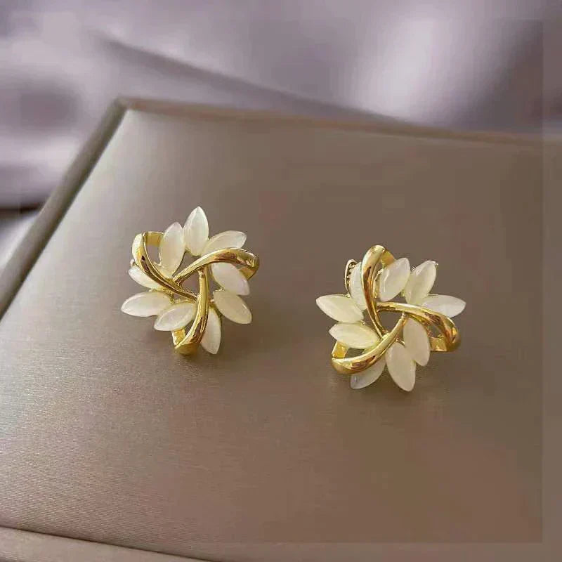 Elegante Stecker-Ohrringe in Gold und Silber