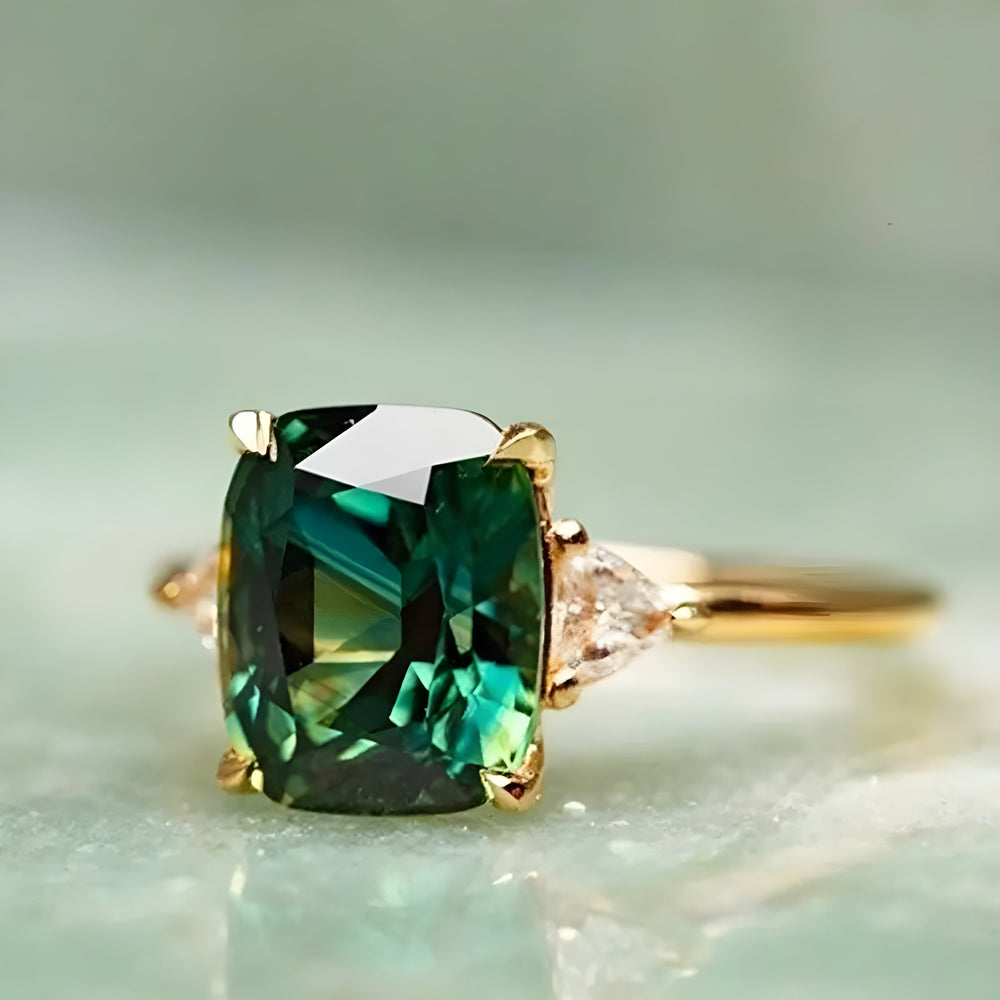 Rogéria | Anel com Pedra Verde Quadrada