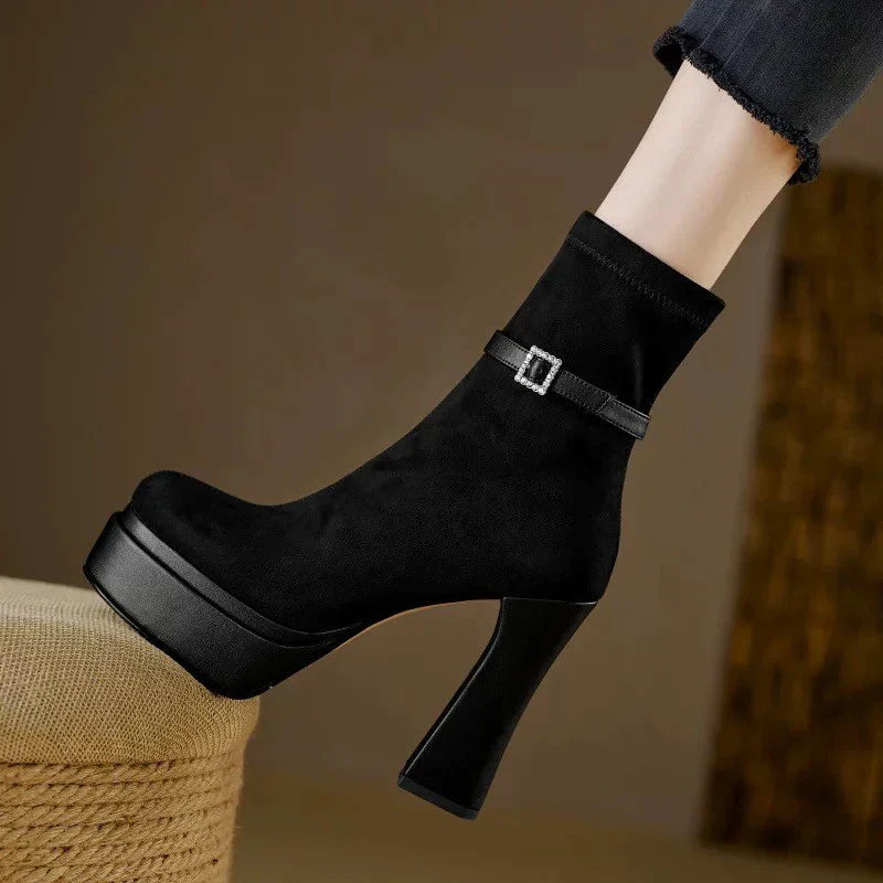 Janete - Botas de plataforma de luxo com conforto e estilo em cada passo