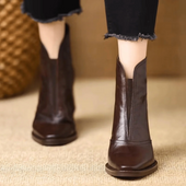 Leonor | Botim Elegante com Salto Bloco