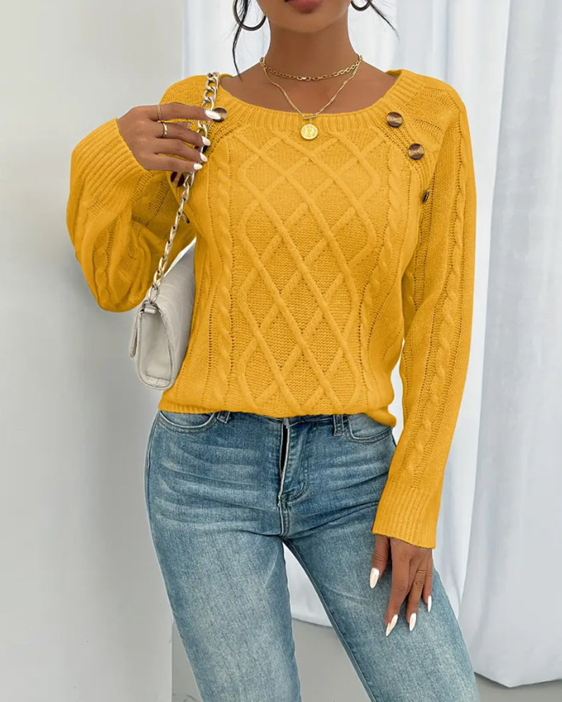 Enobarvni pulover z raglan rokavi in kitastim vzorcem