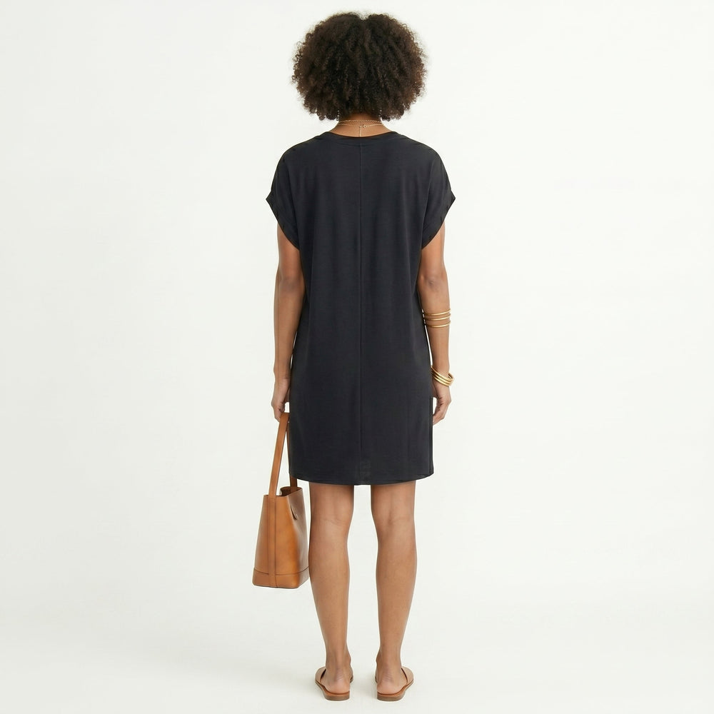 Camila - Vestido Curto Fluído com Decote em V Trabalhado
