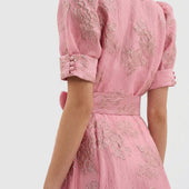 Matilde - Vestido Longo em Jacquard Floral com Cinto