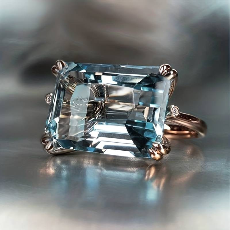 Vintage-Silberring mit eingelassenem blauem Kristall