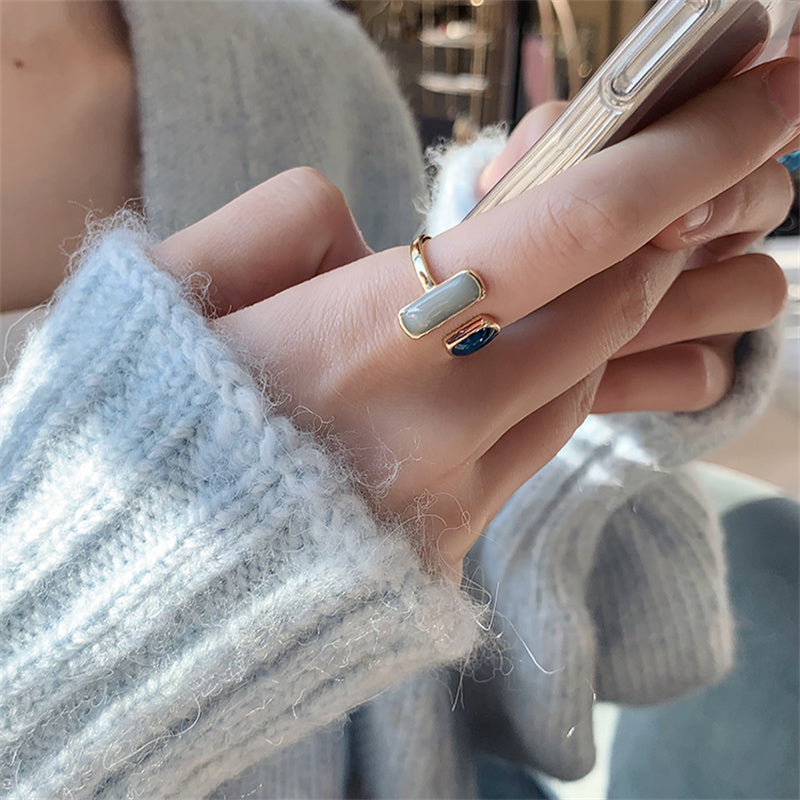 Vintage-Ring in Gold mit blauem Opal