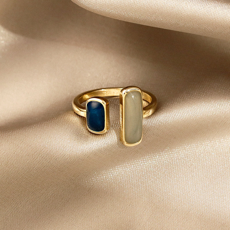 Vintage-Ring in Gold mit blauem Opal