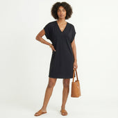 Camila - Vestido Curto Fluído com Decote em V Trabalhado