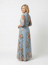 Celina | Vestido Comprido Floral Traçado com Decote em V