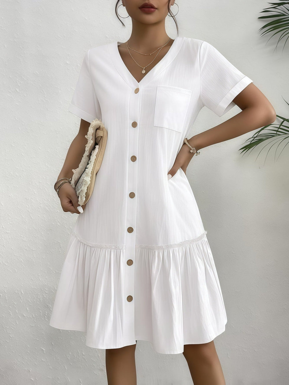 Ohlapna srajčna obleka z enim gumbom in kratkimi rokavi