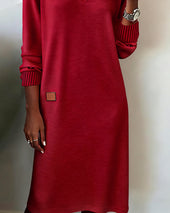Elegantna pletena obleka z V-izrezom