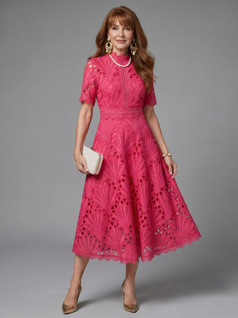 Guiomar | Vestido Midi em Bordado Inglês com Cintura Marcada