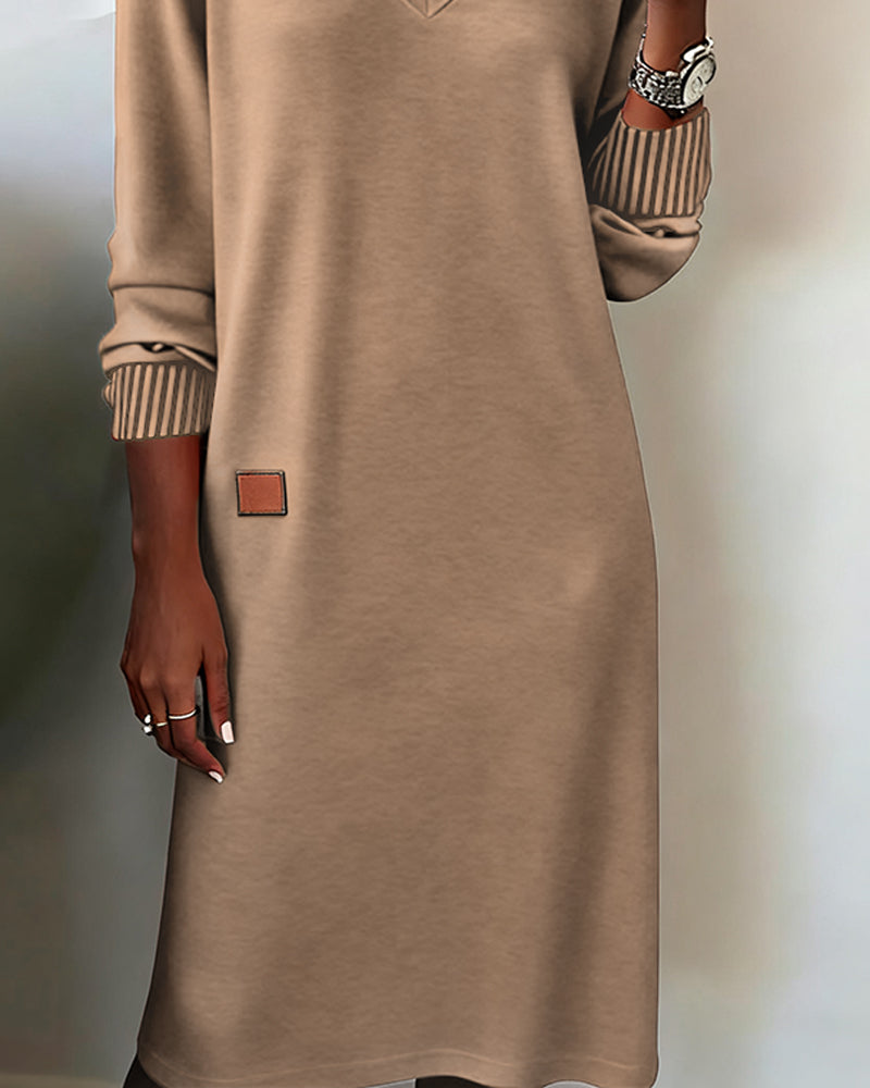 Elegantna pletena obleka z V-izrezom