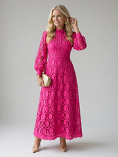 Camélia | Vestido Midi de Renda com Recorte Ondulado