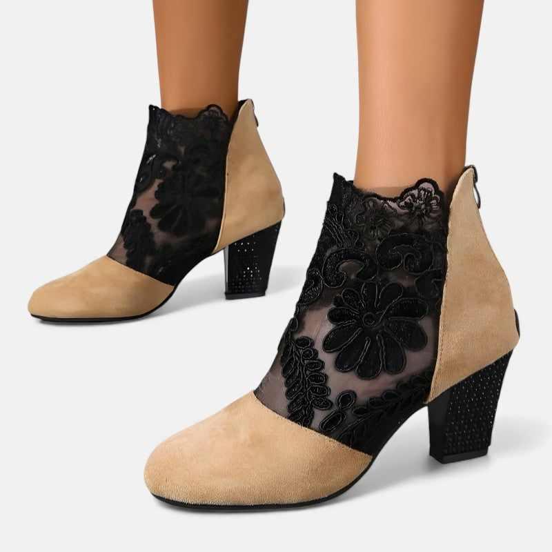 Júlia - Saltos Elegantes Ortopédicos