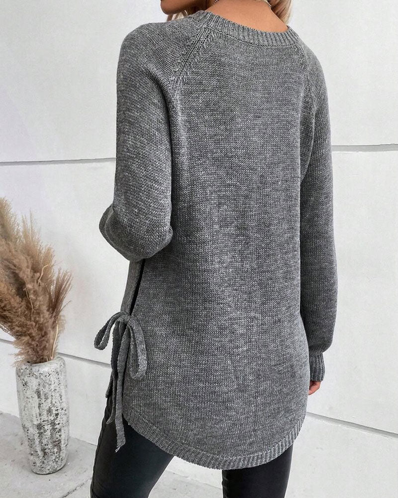 Pulover z raglan rokavi in vozlom ob strani