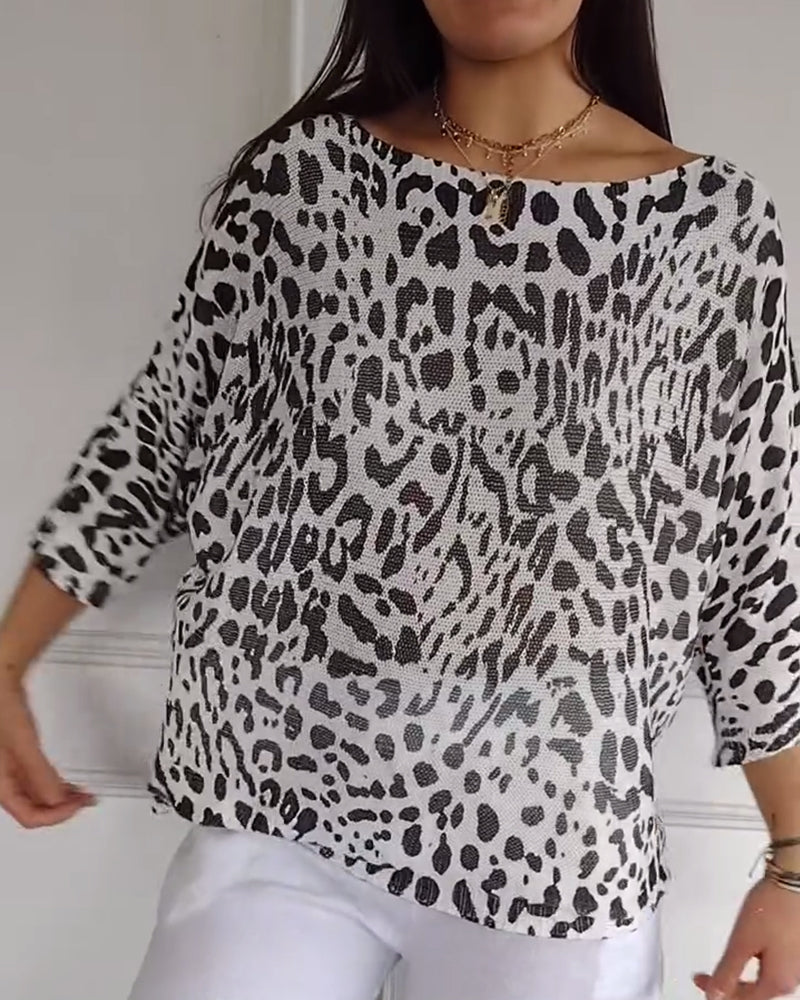 Ohlapen pulover z leopardjim vzorcem in tričetrt rokavi
