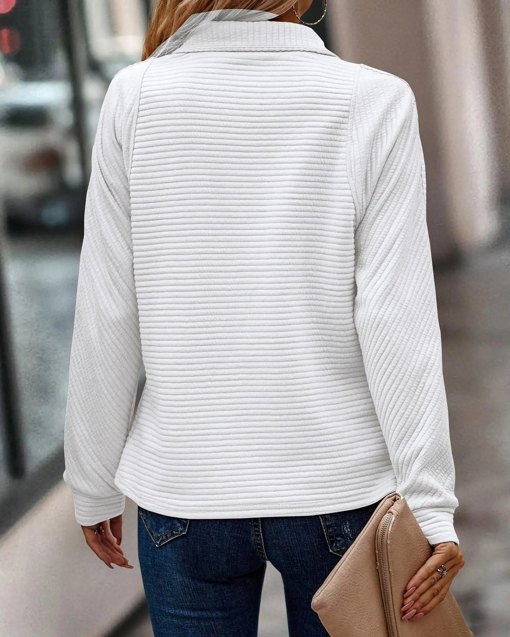 Dani | Camisola com Decote em V e Fecho