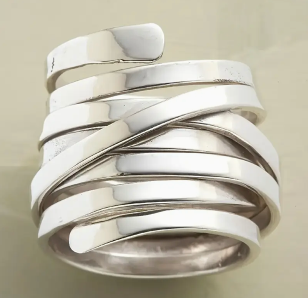 Vintage-Ring mit Wirbel-Design