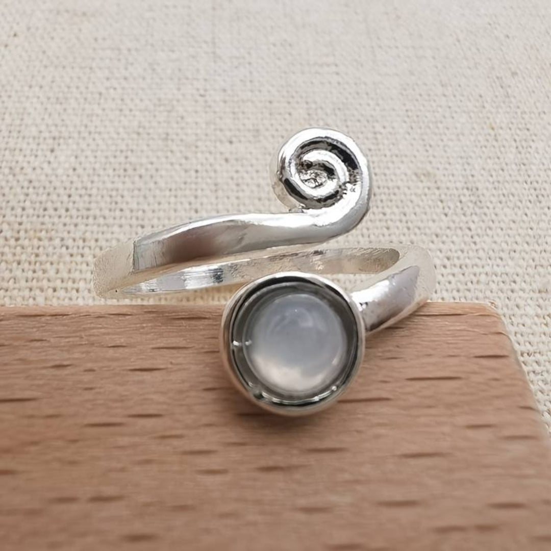Vintage-Spiralring mit Mondstein
