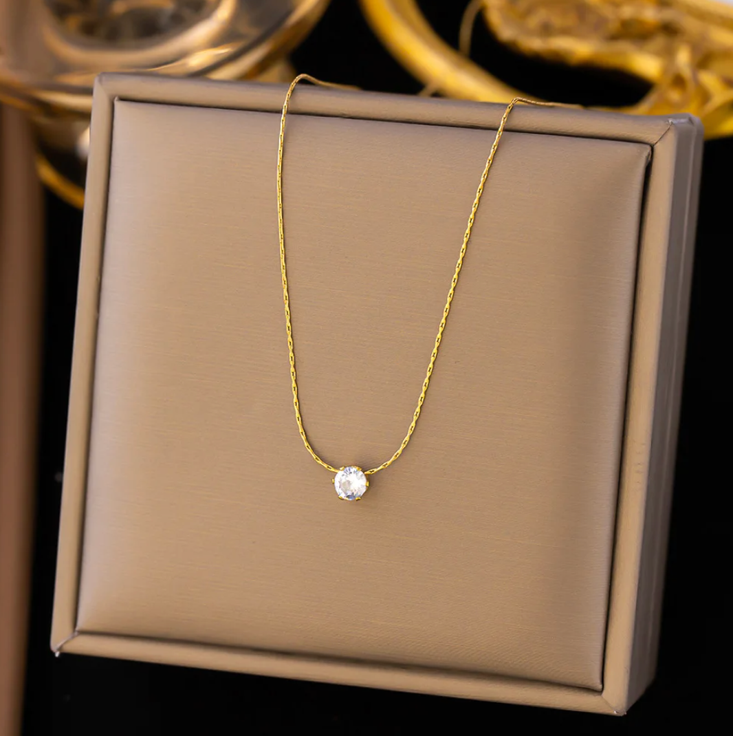 Brites | Colar Fino Dourado com Cristal