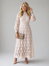 Camélia | Vestido Midi de Renda com Recorte Ondulado