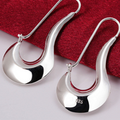 Modernistische Ohrringe aus poliertem 925er Silber