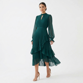 Mariana - Vestido Plissado com Mangas Fluídas e Folhos Assimétricos