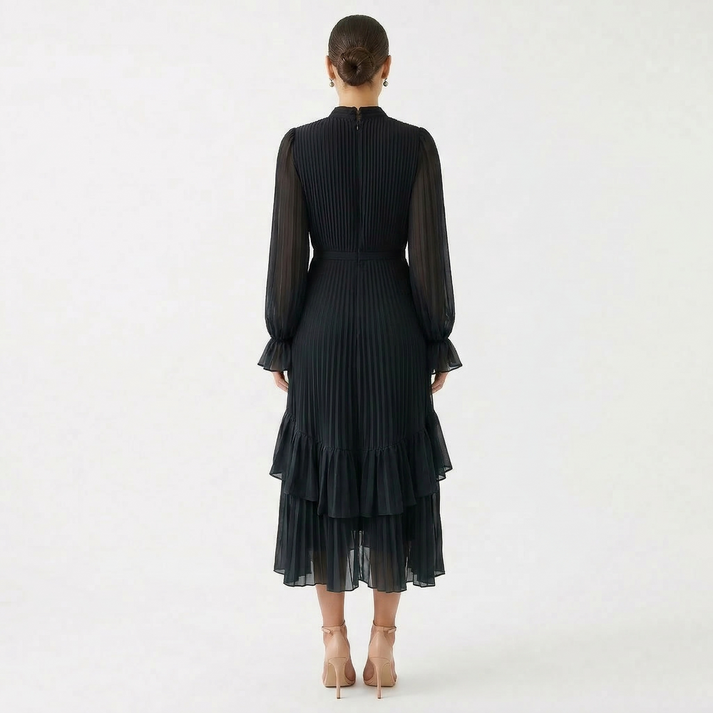 Mariana - Vestido Plissado com Mangas Fluídas e Folhos Assimétricos