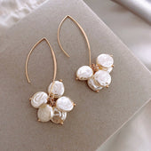 Elegante Ohrringe mit Perlen und Kristallen