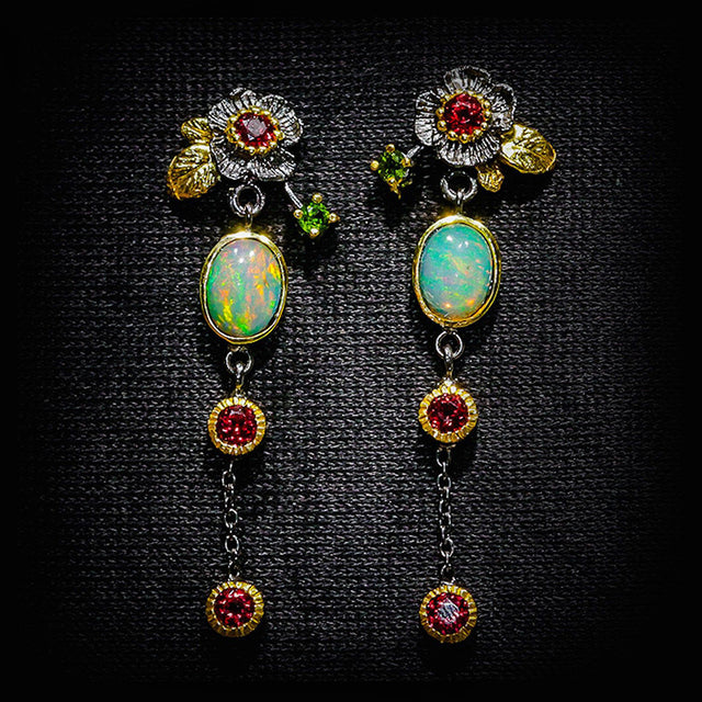 Vintage-Ohrringe mit blauem Opal und roten Kristallen in Gold