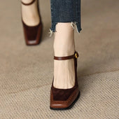 Berta | Sapatos de Salto Vintage com Fivela