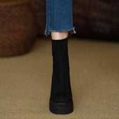Olga - Botas com estilo moderno com o conforto da camurça
