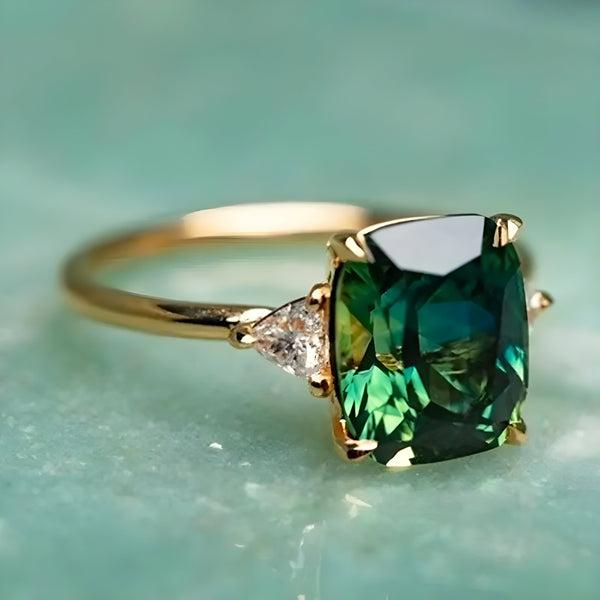 Rogéria | Anel com Pedra Verde Quadrada