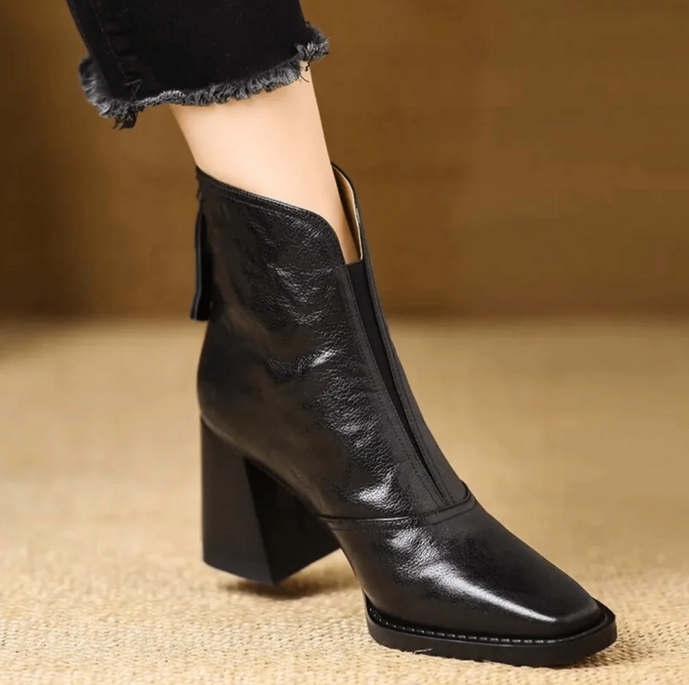 Leonor | Botim Elegante com Salto Bloco