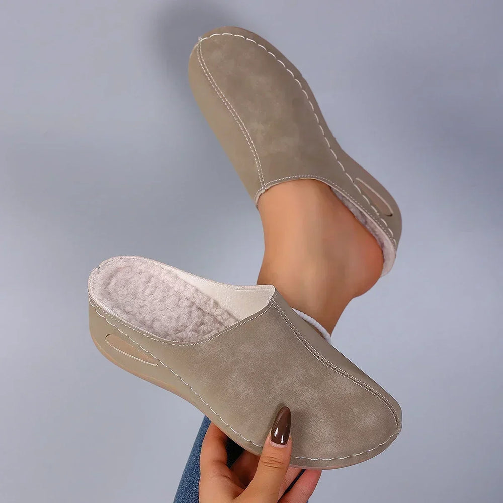 Celestina | Pantufas Forradas com Sola em Cunha