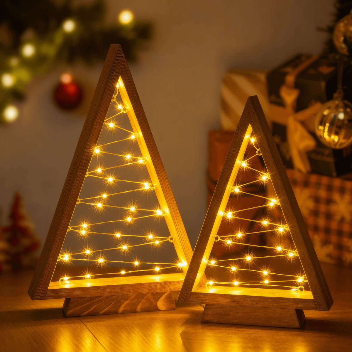 Árvores Triangulares de Madeira com Luzes