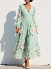 Elga - Vestido maxi plissado em chiffon com padrão floral